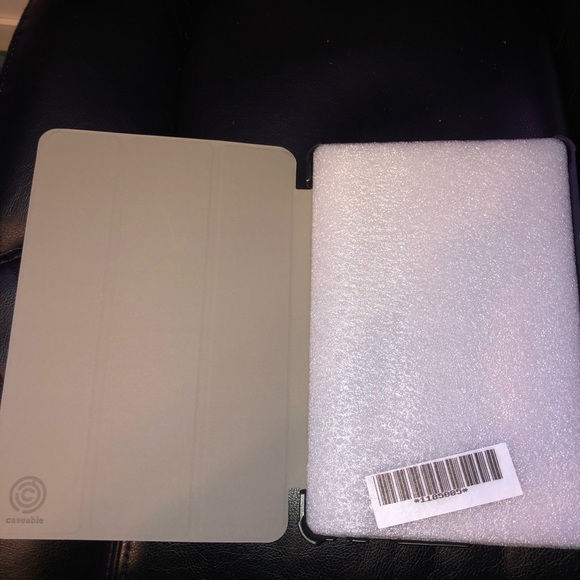 Caseable Tablet Cover - Picture 4 of 5